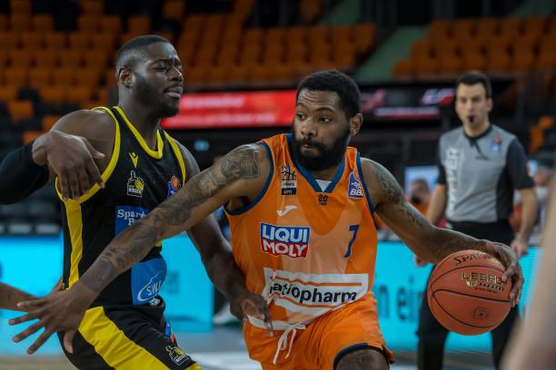 此间的配合 此间的配合