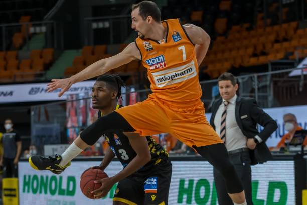 他在本场比 他在本场比